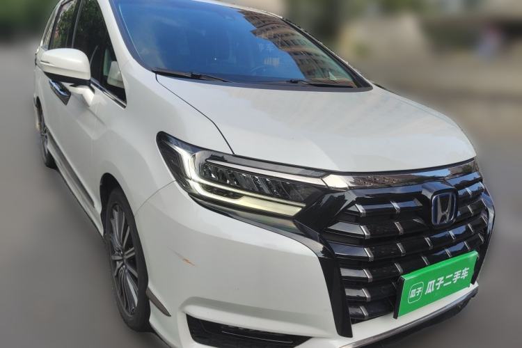 Used Honda Elysion 2022 2.0L eHEV Luxury Edition Front Right 45 Deg