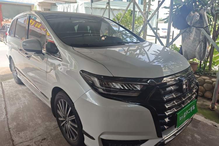 Used Honda Elysion 2022 2.0L eHEV Comfort Version Front Right 45 Deg