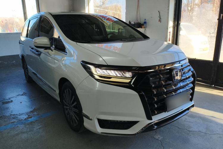 Used Honda Elysion 2022 2.0L eHEV Luxury Edition Front Right 45 Deg