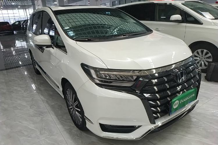 Used Honda Elysion 2022 2.0L eHEV Luxury First Edition Front Right 45 Deg