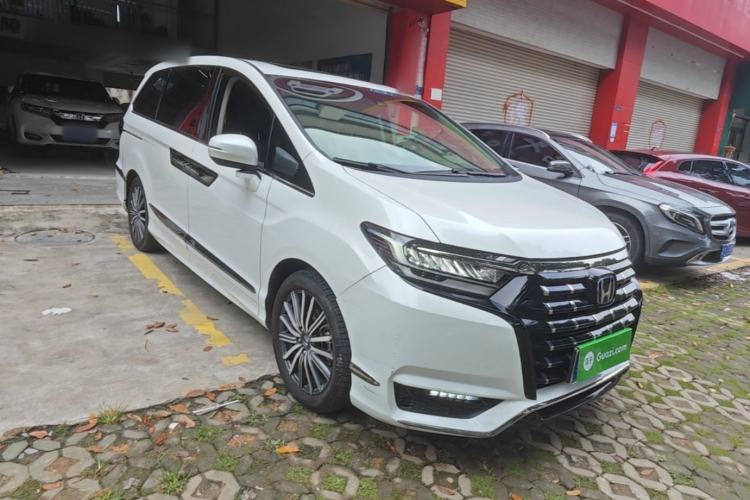 Used Honda Elysion 2022 2.0L eHEV Luxury First Edition Front Right 45 Deg