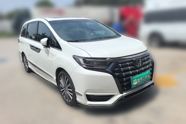 Used Honda Elysion 2022 2.0L eHEV Luxury Edition Front Right 45 Deg