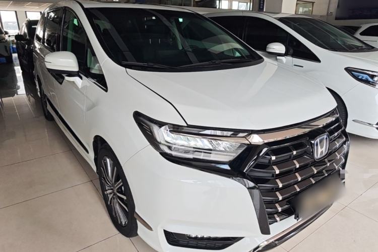 Used Honda Elysion 2022 2.0L eHEV Luxury Edition Front Right 45 Deg