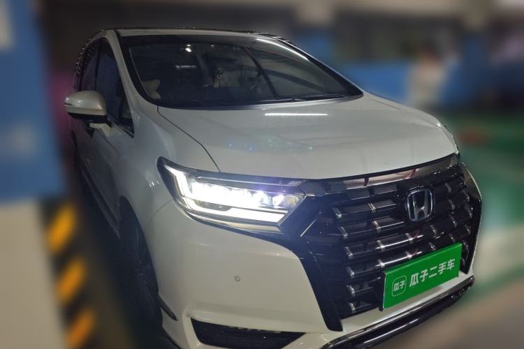 Used Honda Elysion 2022 2.0L eHEV Prestige Edition Front Right 45 Deg