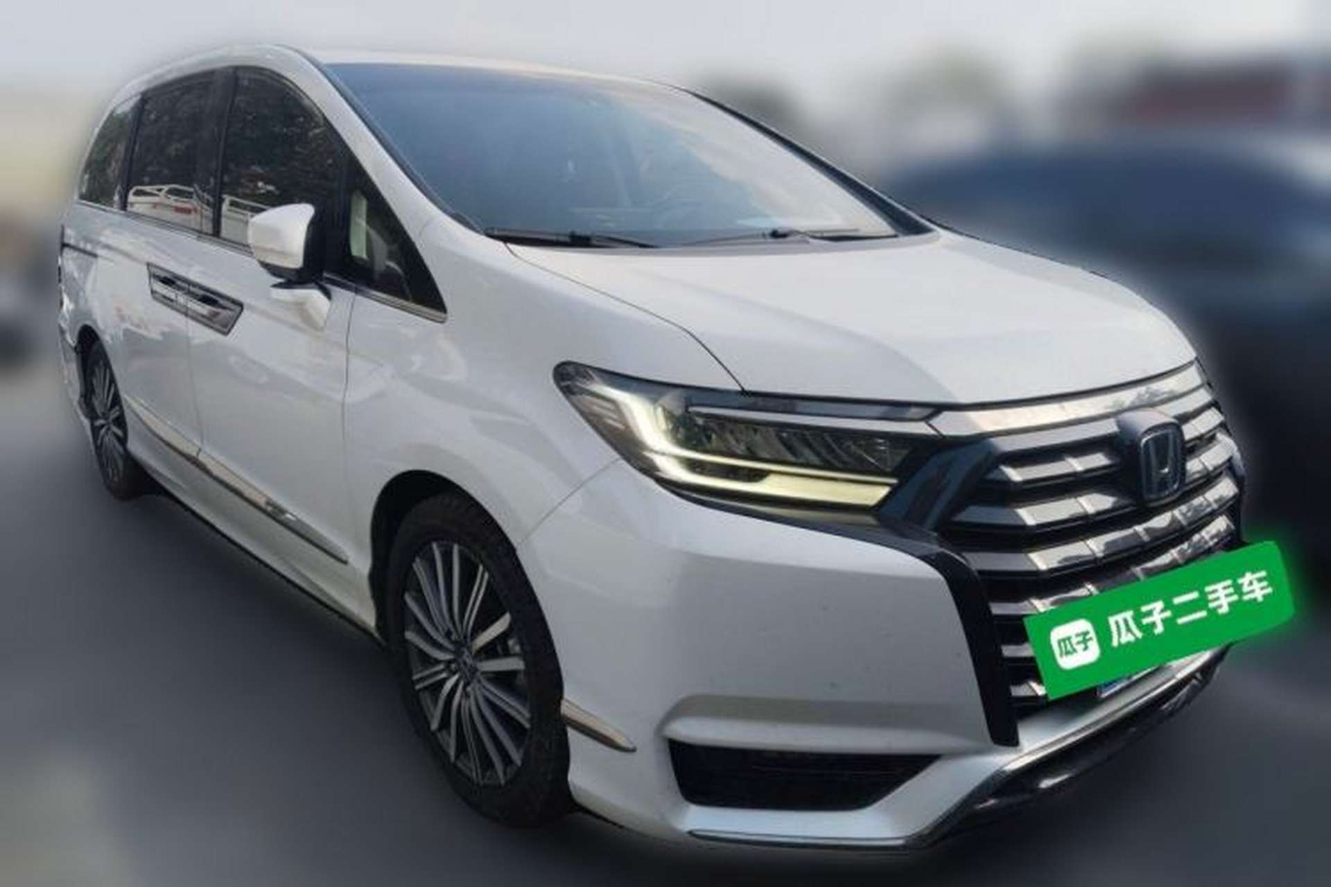 Used Honda Elysion 2022 2.0L eHEV Luxury Edition Front Right 45 Deg
