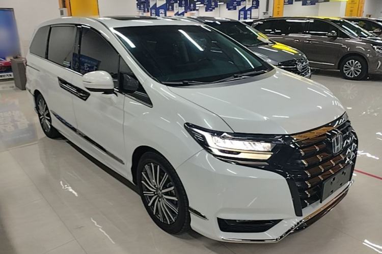 Used Honda Elysion 2022 2.0L eHEV Luxury Edition Front Right 45 Deg