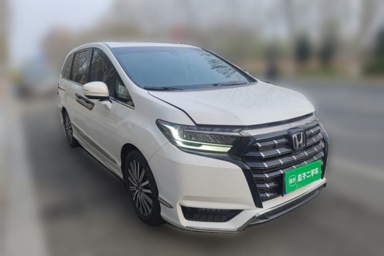 Used Honda Elysion 2022 2.0L eHEV Luxury First Edition Front Right 45 Deg