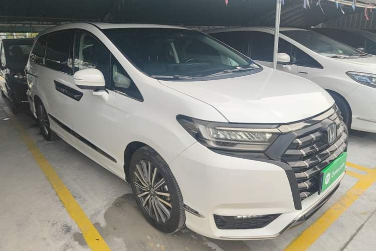 Used Honda Elysion 2022 2.0L eHEV Luxury Edition Front Right 45 Deg