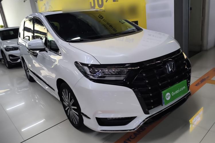 Used Honda Elysion 2022 2.0L eHEV Luxury Edition Front Right 45 Deg