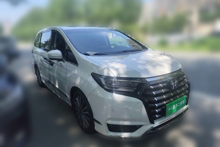 Used Honda Elysion 2022 2.0L eHEV Luxury First Edition Front Right 45 Deg