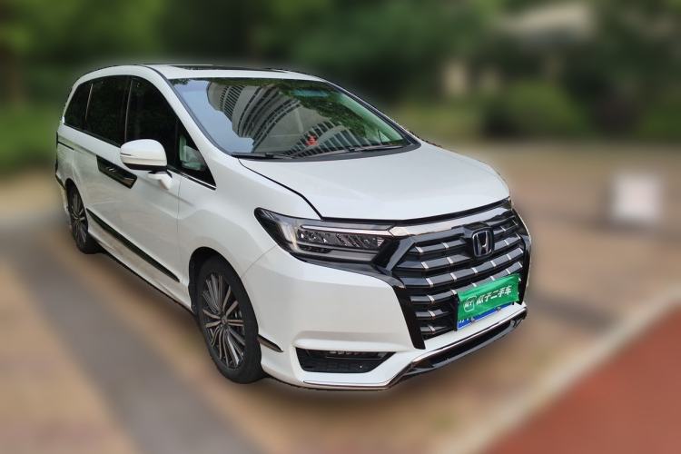 Used Honda Elysion 2022 2.0L eHEV Luxury Edition Front Right 45 Deg