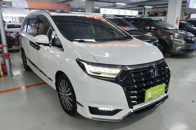 Used Honda Elysion 2022 2.0L eHEV Luxury Edition Front Right 45 Deg