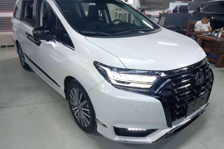 Used Honda Elysion 2022 2.0L eHEV Prestige Edition Front Right 45 Deg