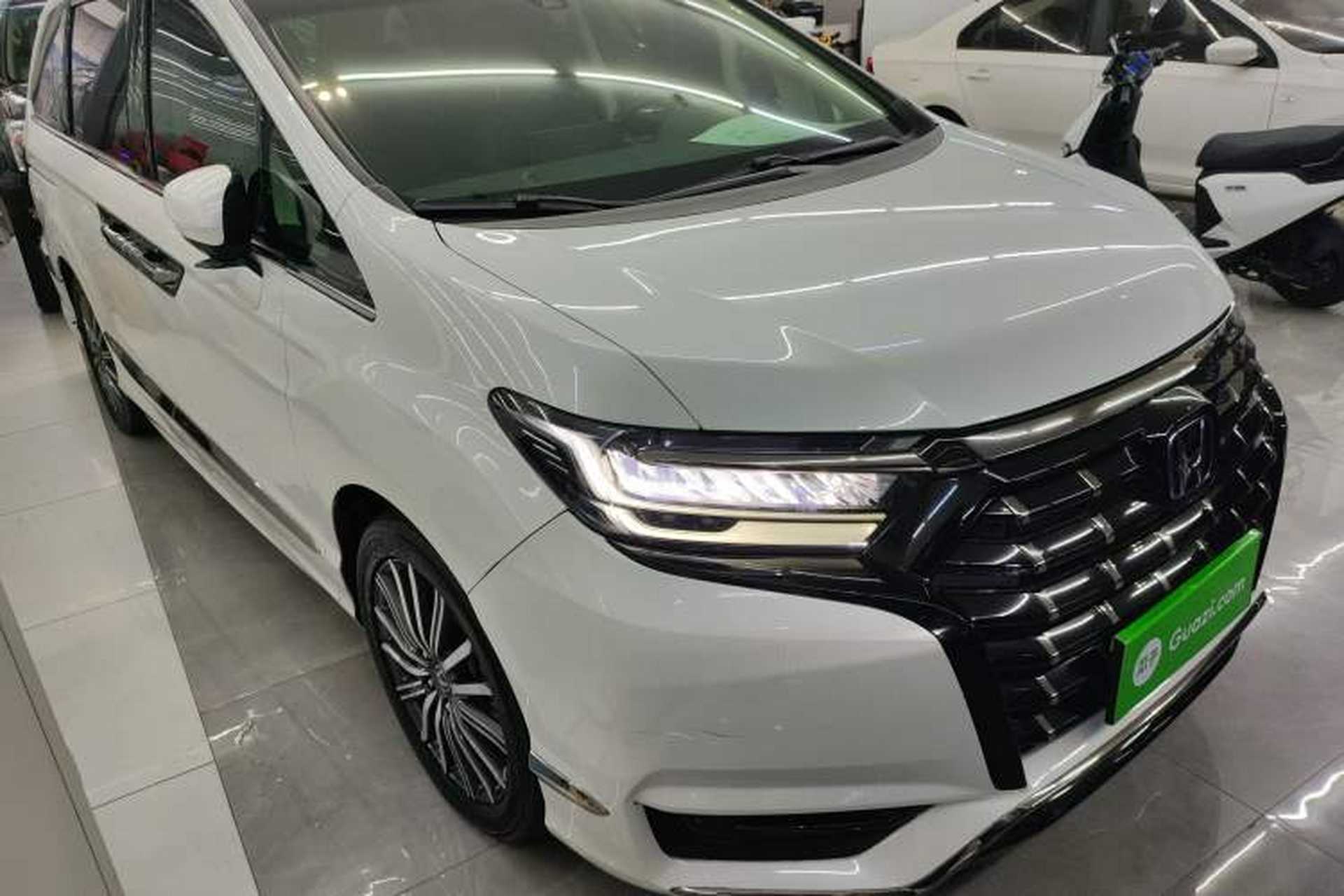 Used Honda Elysion 2022 2.0L eHEV Luxury First Edition Front Right 45 Deg