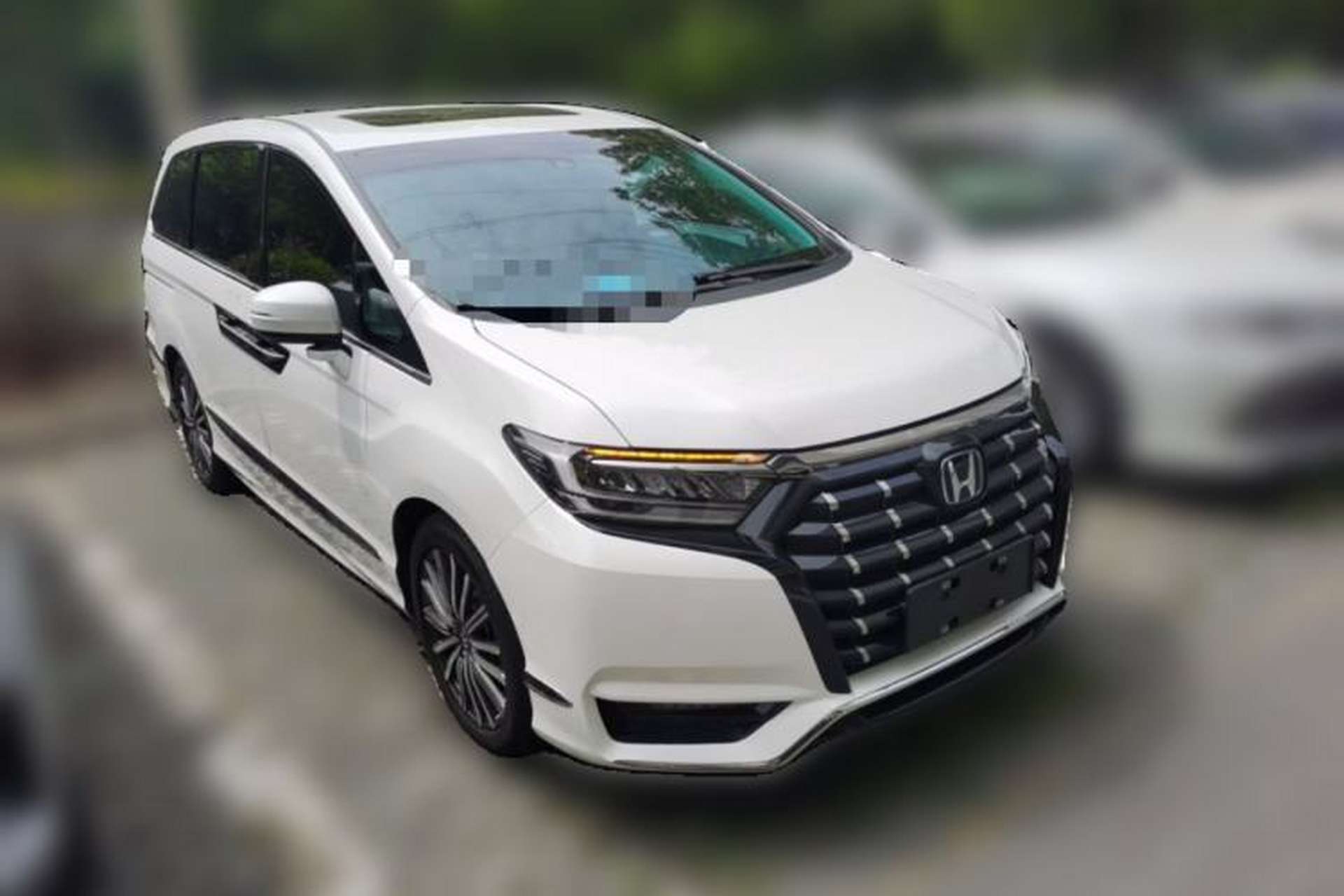 Used Honda Elysion 2022 2.0L eHEV Luxury Edition Front Right 45 Deg