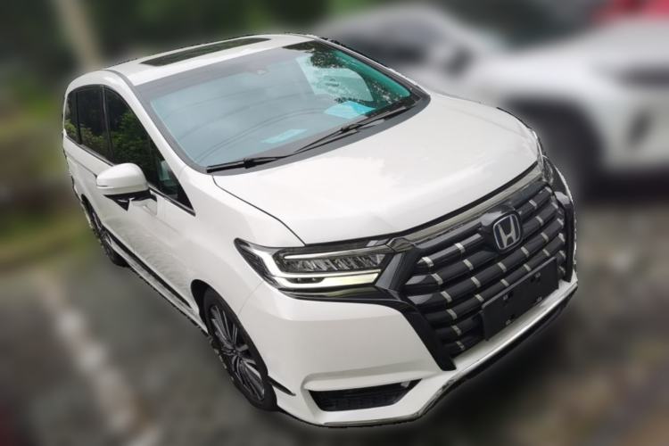 Used Honda Elysion 2022 2.0L eHEV Luxury Edition Front Right 45 Deg
