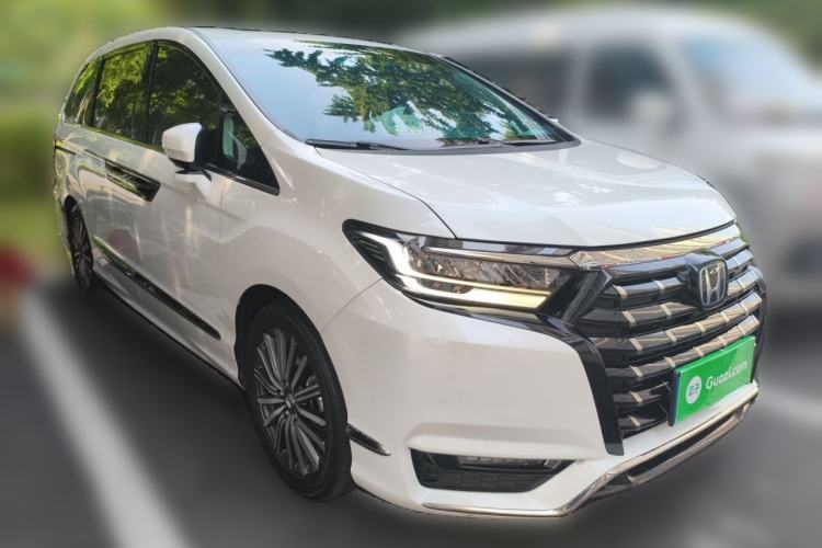Used Honda Elysion 2022 2.0L eHEV Luxury First Edition Front Right 45 Deg