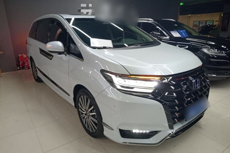 Used Honda Elysion 2022 2.0L eHEV Luxury Edition Front Right 45 Deg
