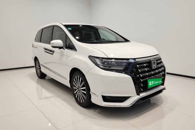 Used Honda Elysion 2022 2.0L eHEV Luxury First Edition Front Right 45 Deg