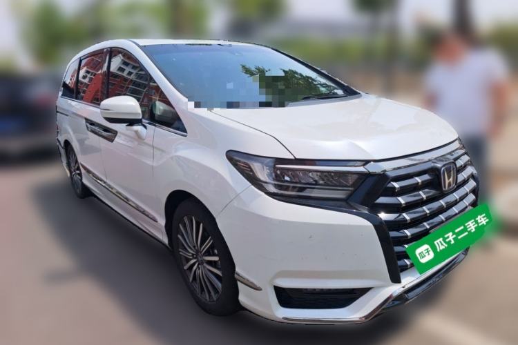Used Honda Elysion 2022 2.0L eHEV Luxury First Edition Front Right 45 Deg