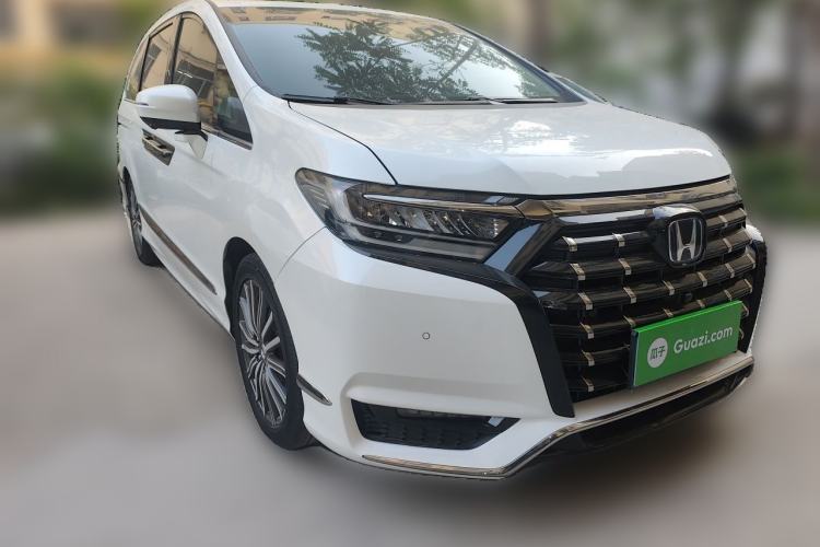 Used Honda Elysion 2022 2.0L eHEV Luxury First Edition Front Right 45 Deg