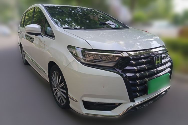 Used Honda Elysion 2022 2.0L eHEV Luxury First Edition Front Right 45 Deg