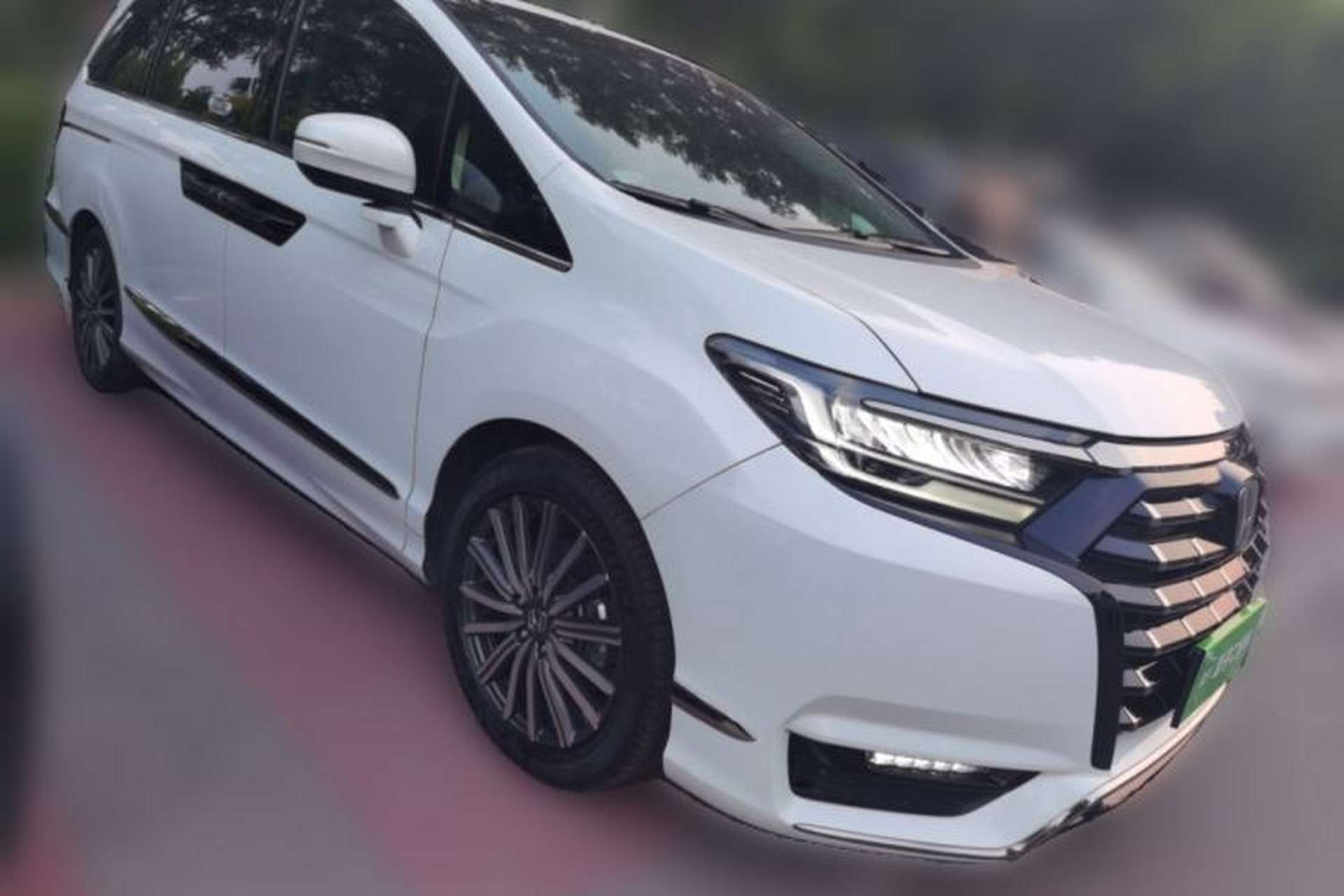 Used Honda Elysion 2022 2.0L eHEV Luxury First Edition Front Right 45 Deg