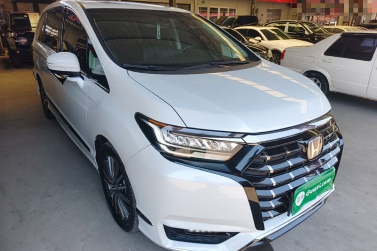 Used Honda Elysion 2022 2.0L eHEV Luxury First Edition Front Right 45 Deg