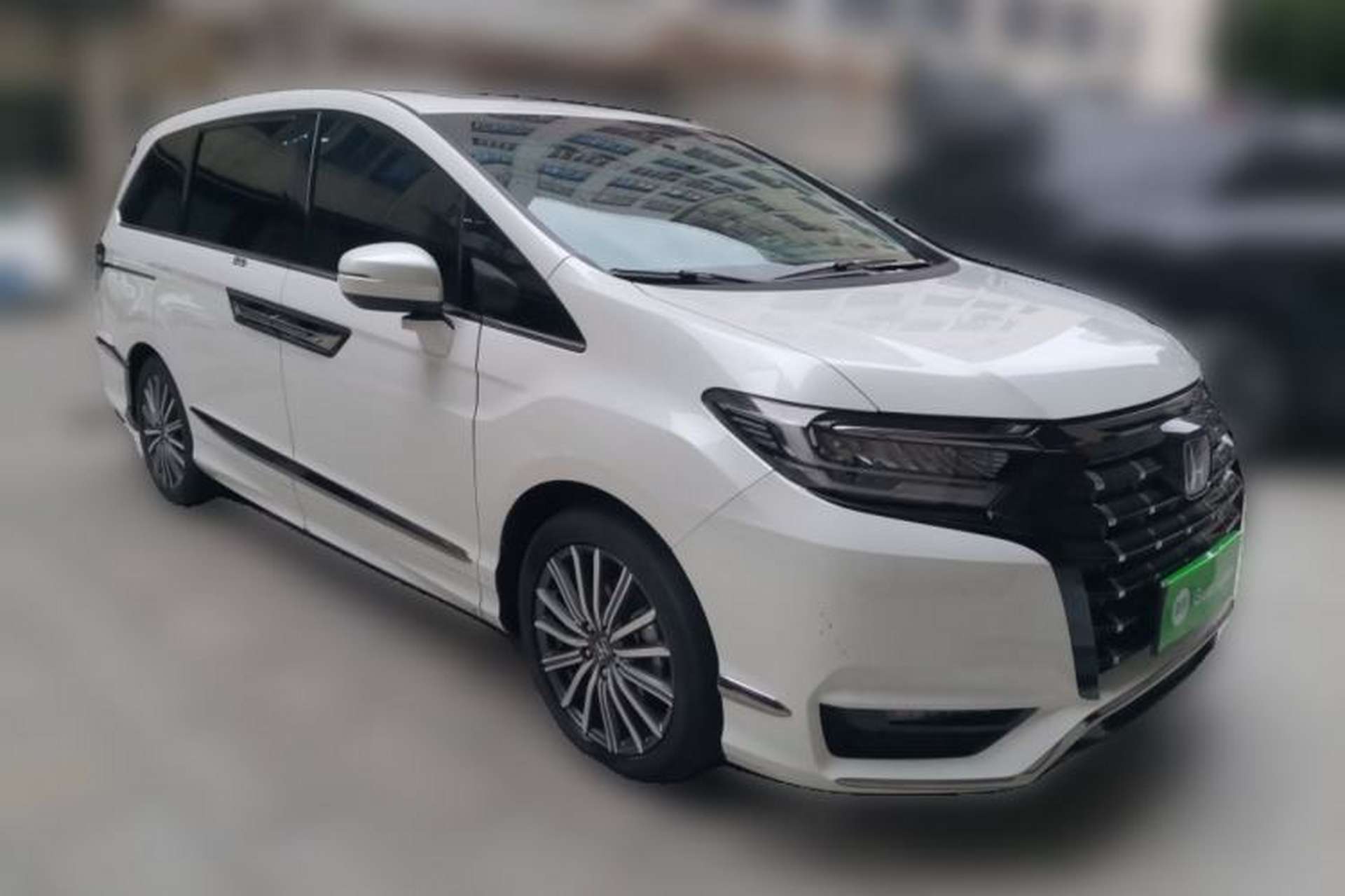 Used Honda Elysion 2022 2.0L eHEV Luxury First Edition Front Right 45 Deg