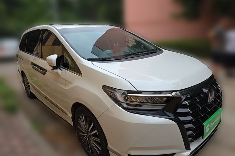 Used Honda Elysion 2022 2.0L eHEV Luxury Edition Front Right 45 Deg