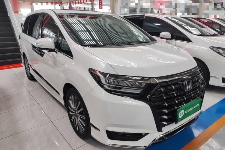 Used Honda Elysion 2022 2.0L eHEV Luxury Edition Front Right 45 Deg