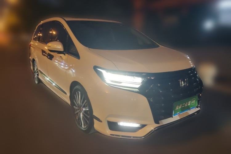 Used Honda Elysion 2022 2.0L eHEV Luxury Edition Front Right 45 Deg