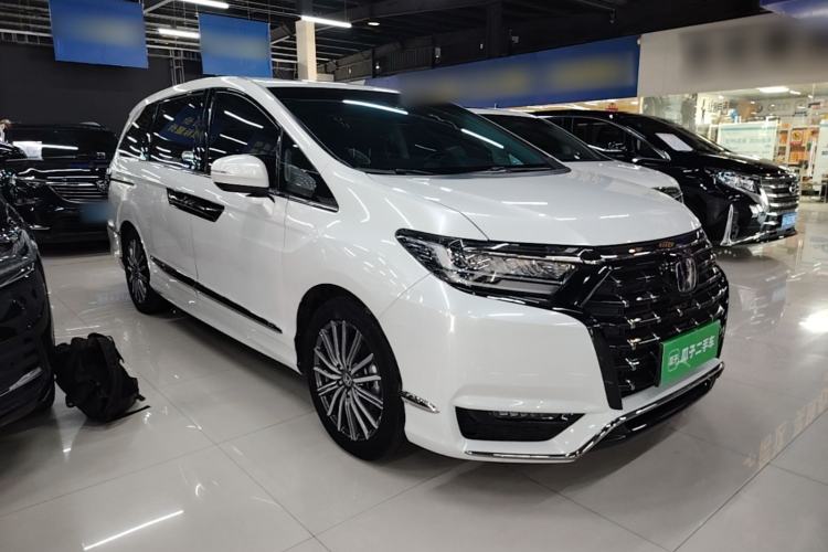 Used Honda Elysion 2022 2.0L eHEV Luxury First Edition Front Right 45 Deg
