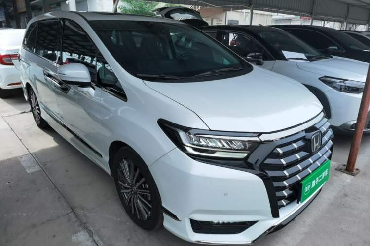 Used Honda Elysion 2022 2.0L eHEV Prestige Edition Front Right 45 Deg
