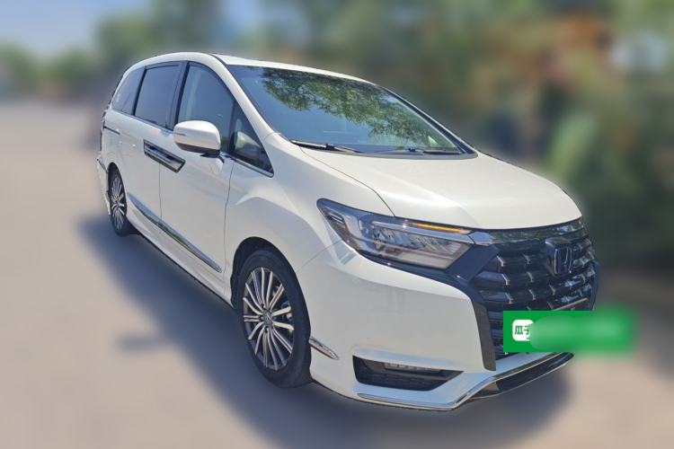 Used Honda Elysion 2022 2.0L eHEV Luxury First Edition Front Right 45 Deg