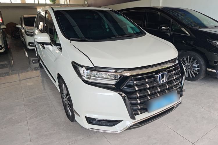 Used Honda Elysion 2022 2.0L eHEV Luxury First Edition Front Right 45 Deg