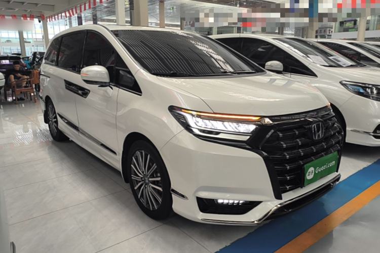 Used Honda Elysion 2022 2.0L eHEV Luxury Edition Front Right 45 Deg
