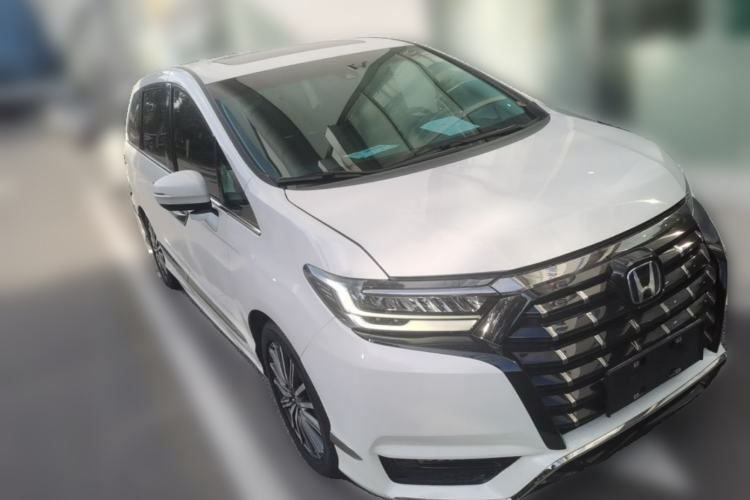 Used Honda Elysion 2022 2.0L eHEV Luxury Edition Front Right 45 Deg