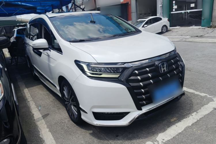Used Honda Elysion 2022 2.0L eHEV Luxury First Edition Front Right 45 Deg