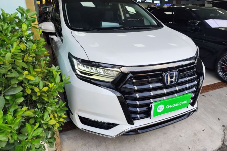 Used Honda Elysion 2022 2.0L eHEV Luxury First Edition Front Right 45 Deg