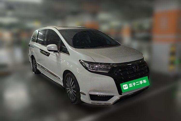Used Honda Elysion 2022 2.0L eHEV Luxury First Edition Front Right 45 Deg