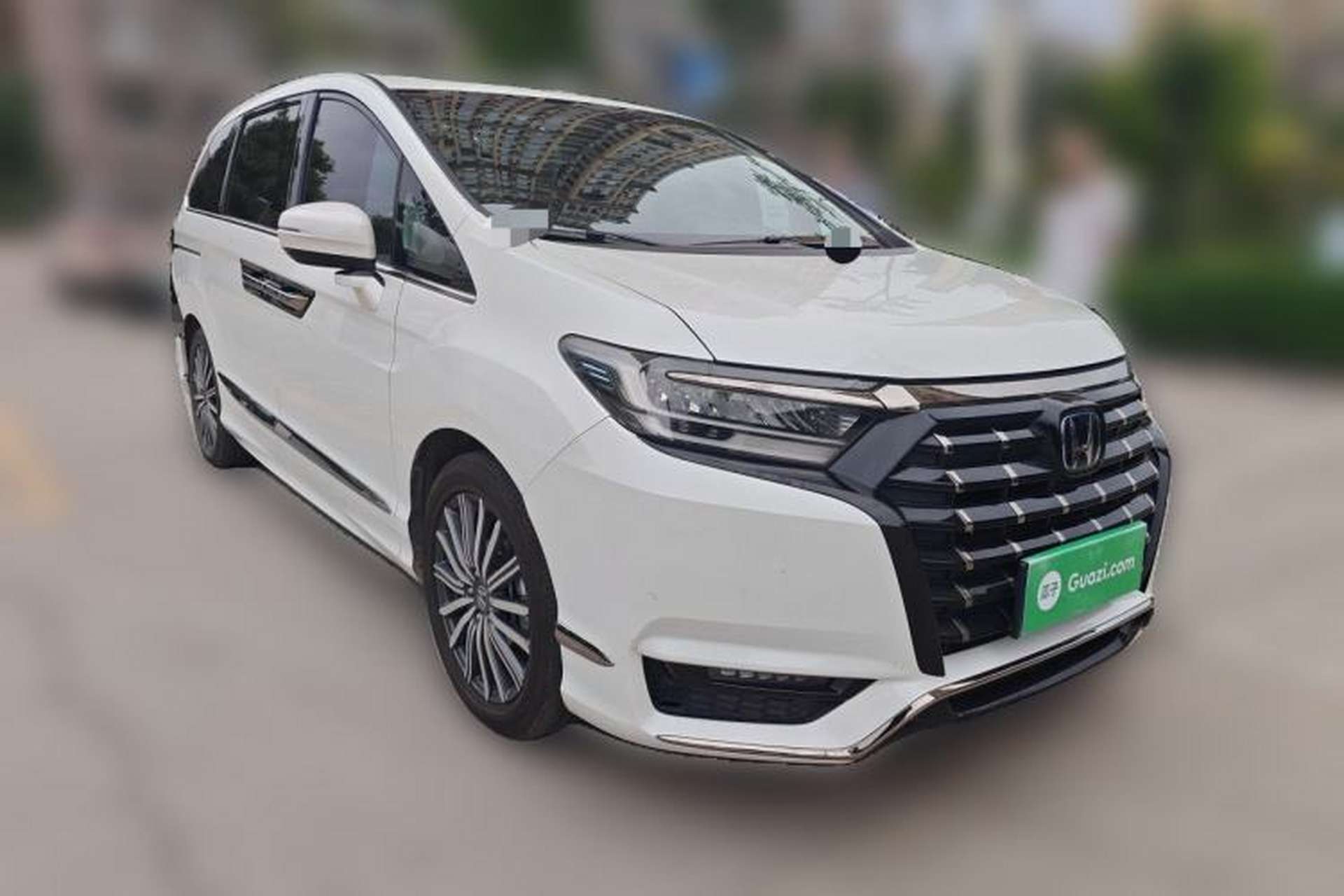 Used Honda Elysion 2022 2.0L eHEV Luxury Edition Front Right 45 Deg