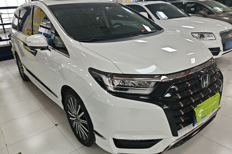 Used Honda Elysion 2022 2.0L eHEV Luxury First Edition Front Right 45 Deg