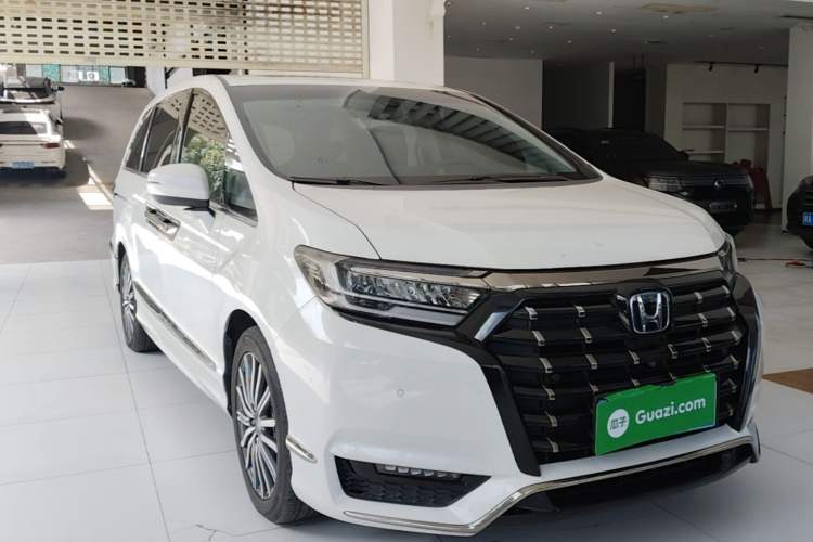 Used Honda Elysion 2022 2.0L eHEV Prestige Edition Front Right 45 Deg