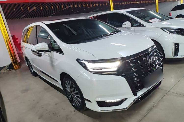 Used Honda Elysion 2022 2.0L eHEV Luxury Edition Front Right 45 Deg