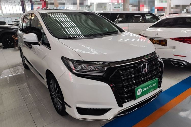 Used Honda Elysion 2022 2.0L eHEV Luxury Edition Front Right 45 Deg