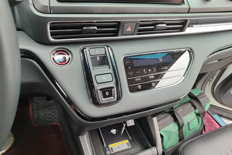 Used Honda Elysion 2022 2.0L eHEV Luxury First Edition Gear Lever