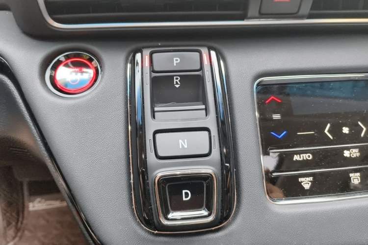 Used Honda Elysion 2022 2.0L eHEV Luxury Edition Gear Lever