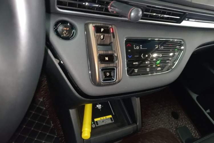 Used Honda Elysion 2022 2.0L eHEV Luxury Edition Gear Lever