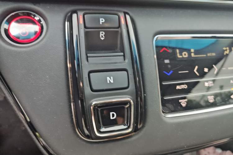 Used Honda Elysion 2022 2.0L eHEV Luxury Edition Gear Lever